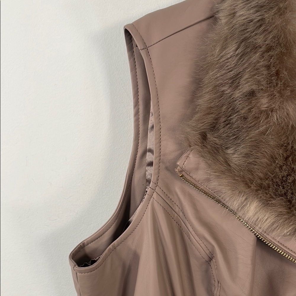 NWOT Dennis by Dennis Basso Plus Size Taupe Faux Leather/Fur Vest Sz 2X - Picture 9 of 11